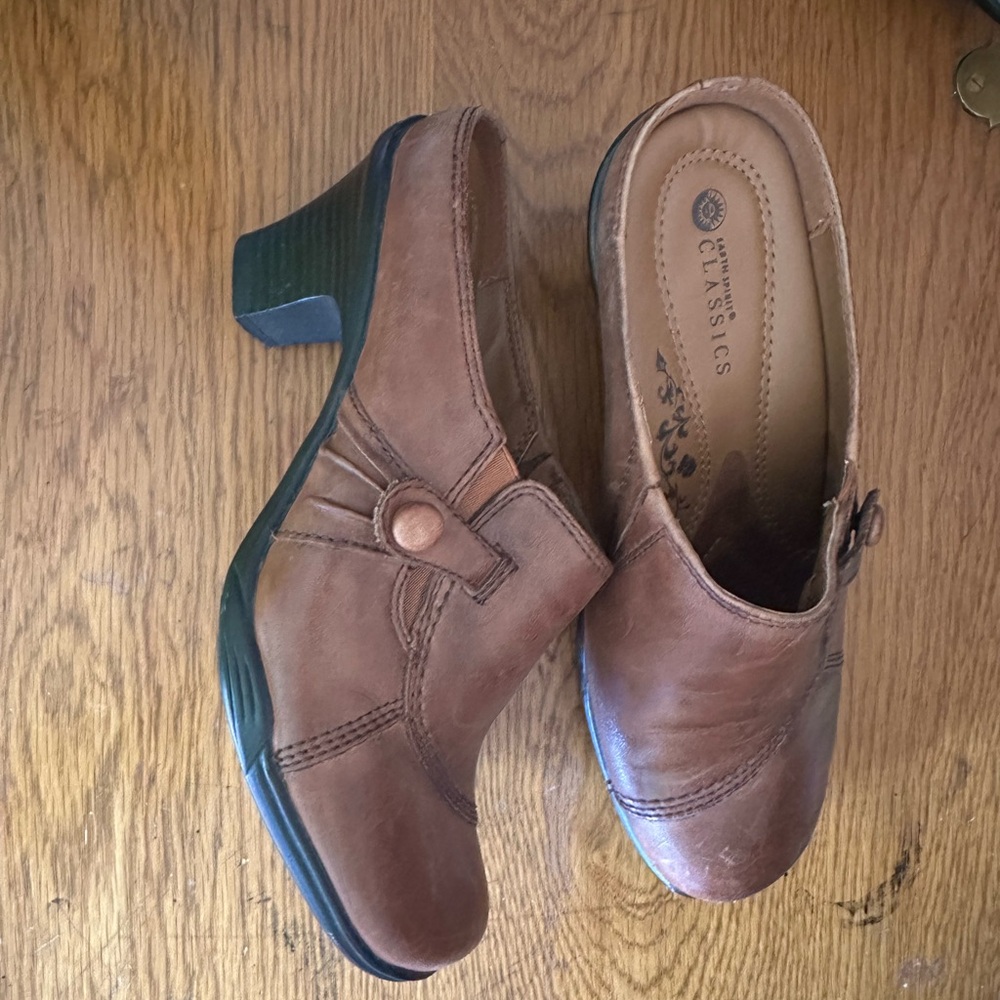 Earth Spirit Brown Leather Mules with Green Heel